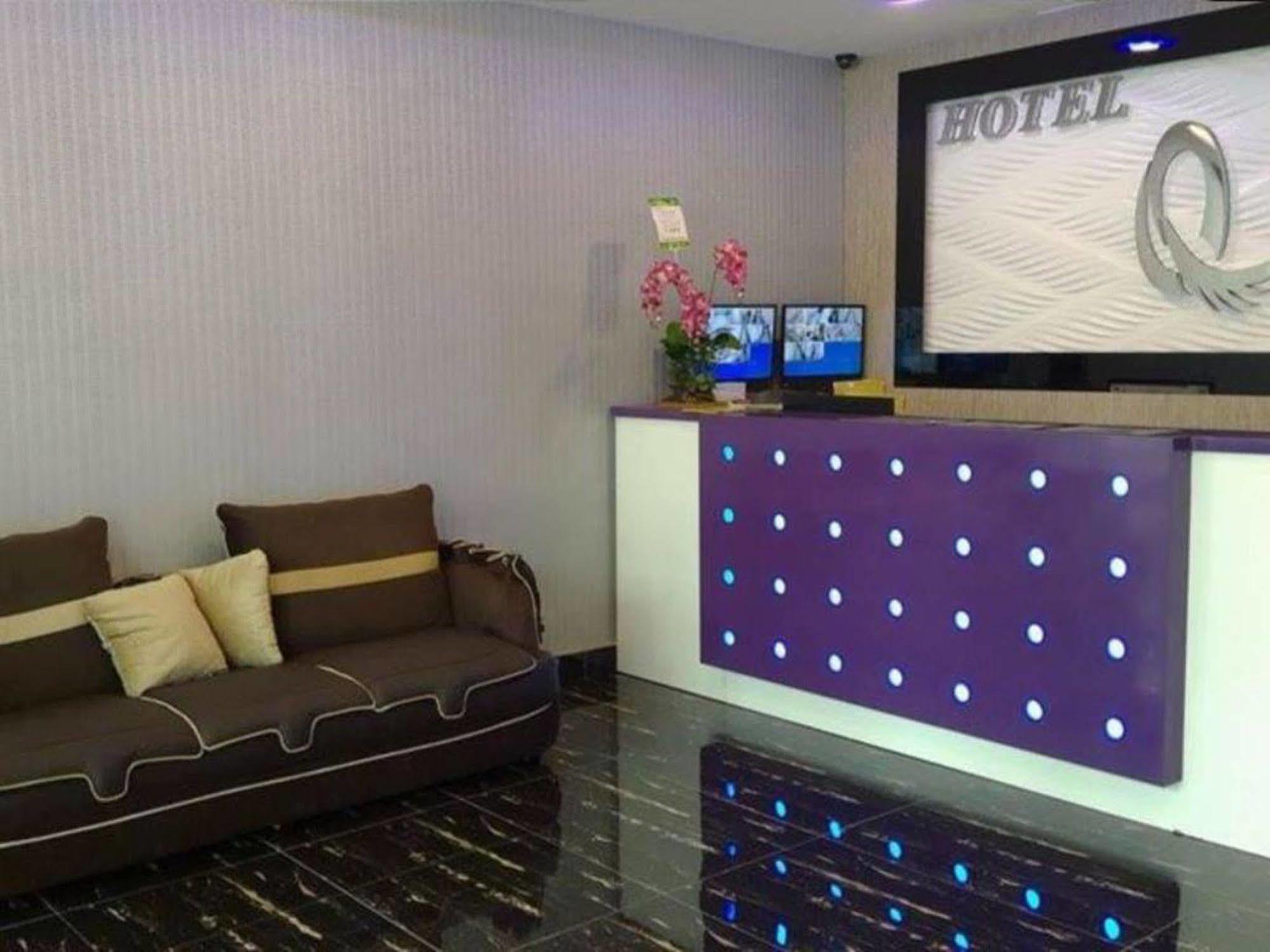Oyo 176 Hotel Q Inn Петалінг-Джая Екстер'єр фото