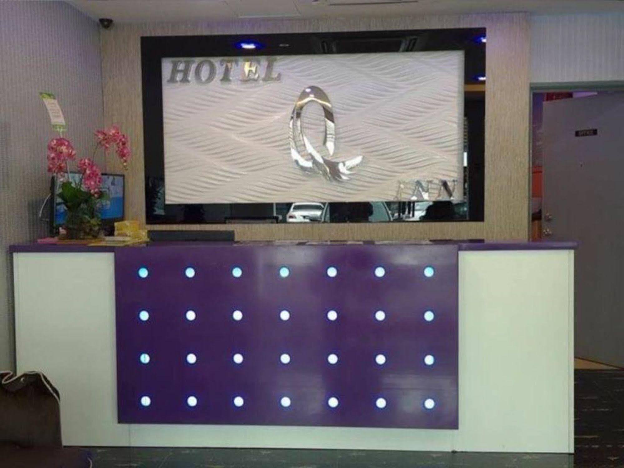 Oyo 176 Hotel Q Inn Петалінг-Джая Екстер'єр фото