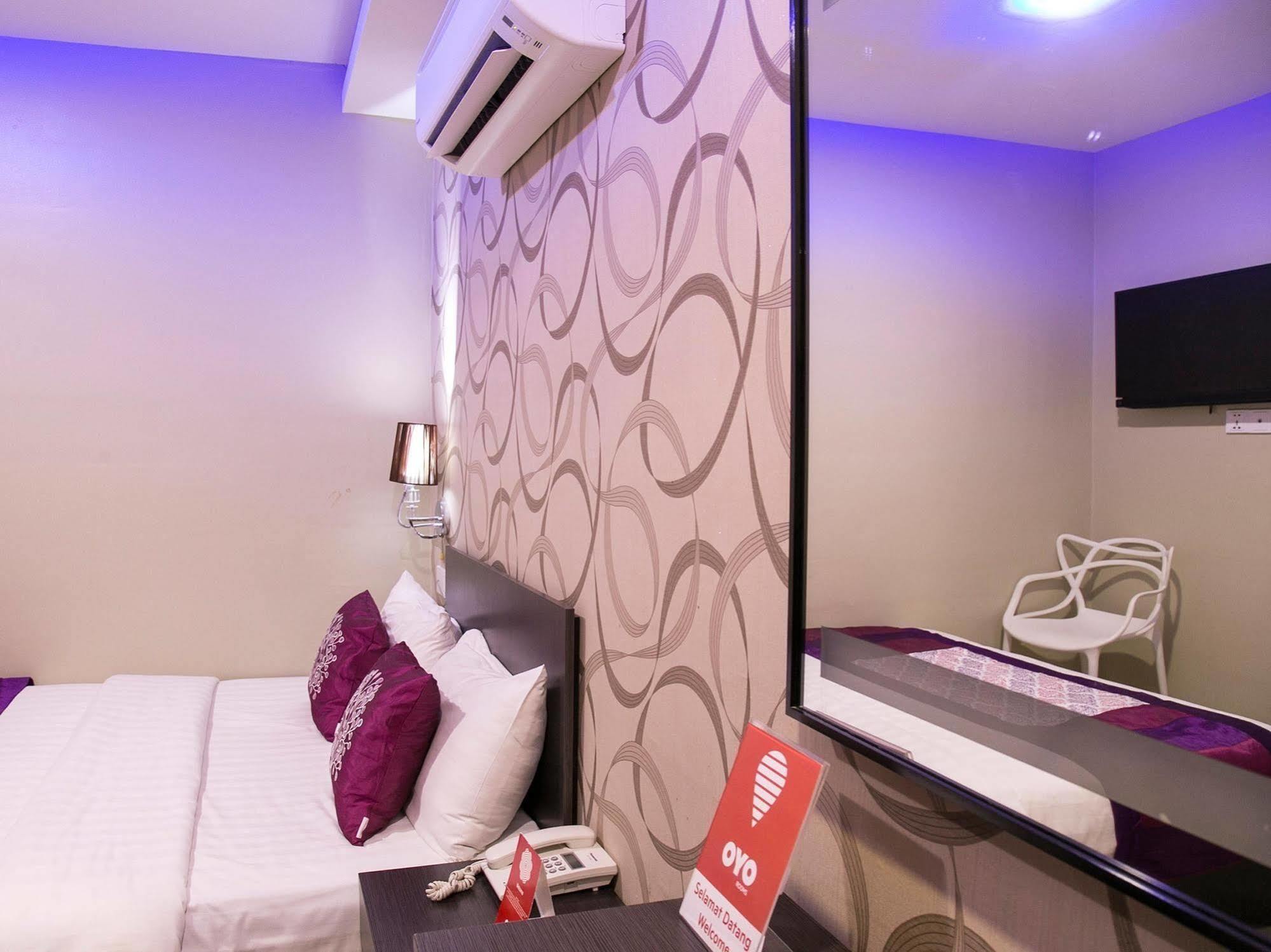 Oyo 176 Hotel Q Inn Петалінг-Джая Екстер'єр фото